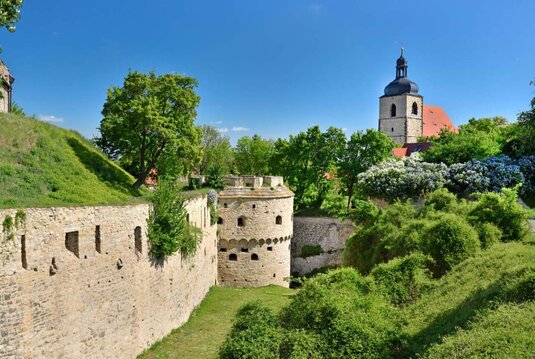 Burgmauer und Burggraben der Burg Querfurt