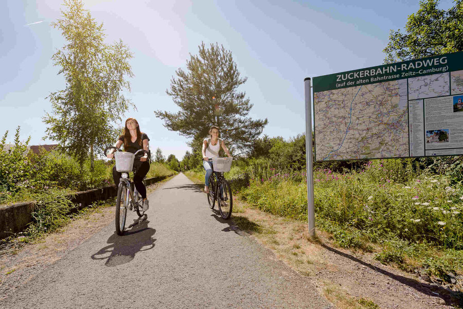 Radfahren auf dem Zuckerbahn-Radweg