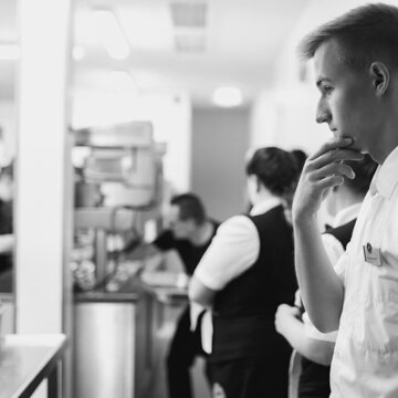 Servicepersonal in Küche