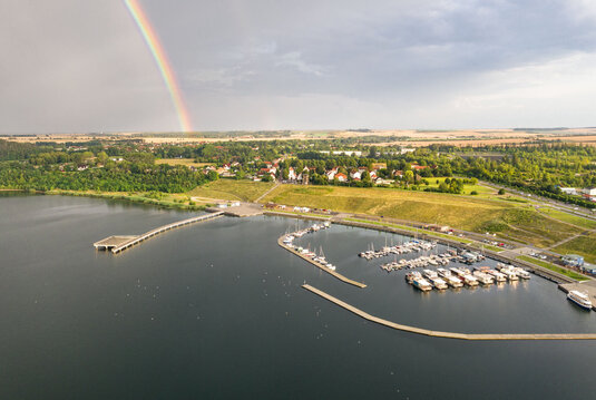 Marina Mücheln mit Regenbogen