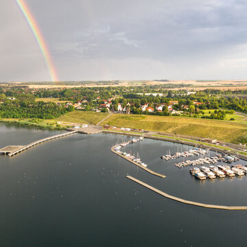 Marina Mücheln mit Regenbogen