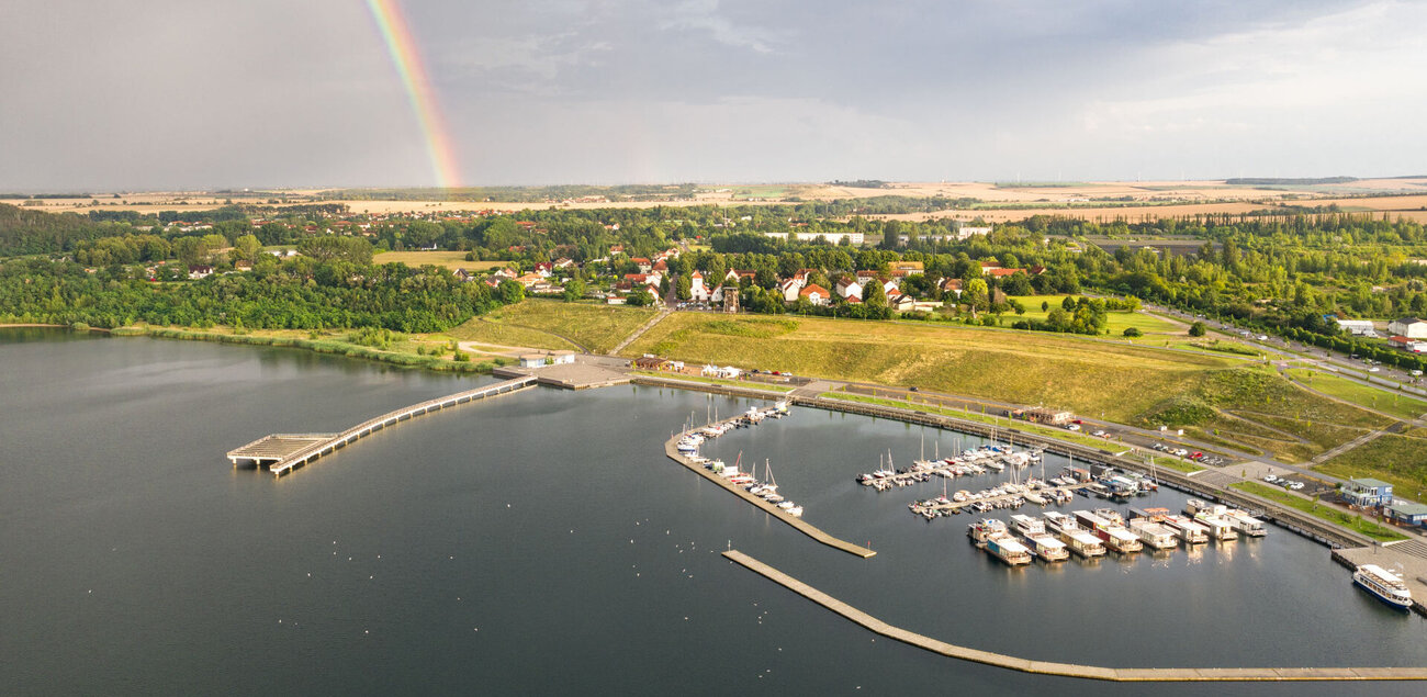 Marina Mücheln mit Regenbogen