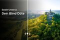 Leuchtenburg auf einen Hügel, es scheint die Sonne. Die linke Seite des Bildes ist stark verdunkelt und mit dem Schriftzug "Saale-Unstrut. Dein blind Date versehen