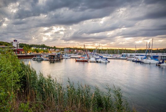Marina Mücheln bei Abendstimmung
