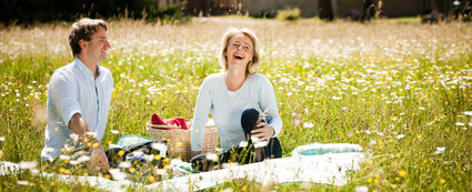 Paar macht Picknick in Bad Klosterlausnitz