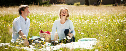 Paar macht Picknick in Bad Klosterlausnitz
