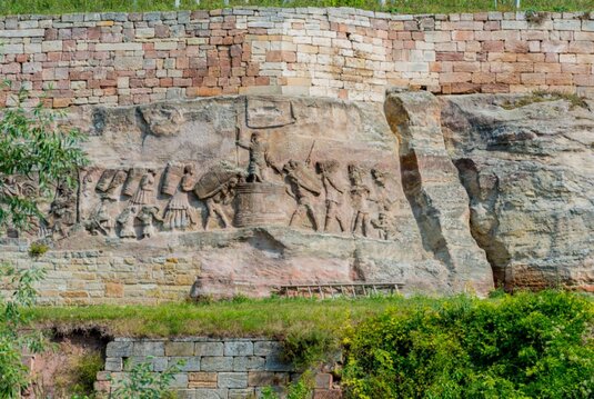 Steinernes Bilderbuch unterhalb des Klinger-Weinbergs bei Naumburg