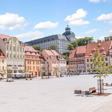 Marktplatz Weißenfels mit Blick auf Schloss Neu-Augustusburg