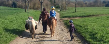 geführter Ausritt mit Esel und Pony in Goseck