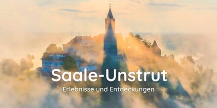 Leuchtenburg im Nebel
