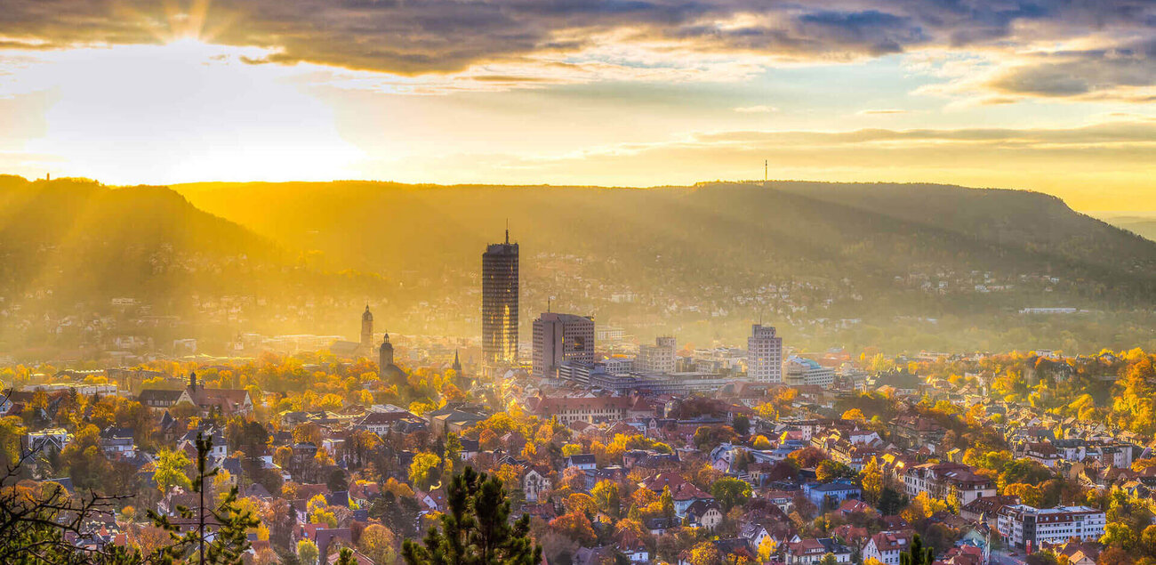 Aussicht auf die Stadt Jena bei Sonnenaufgang