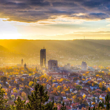 Aussicht auf die Stadt Jena bei Sonnenaufgang