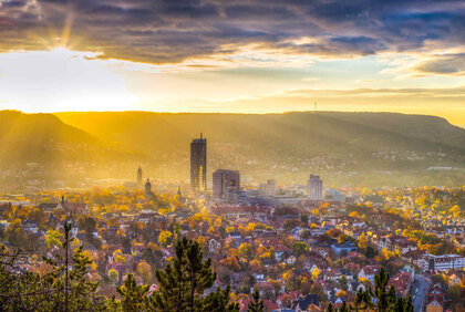 Aussicht auf die Stadt Jena bei Sonnenaufgang