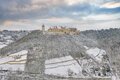Schneebedeckte Weinberge bei Freyburg mit Blick auf Schloss Neuenburg und den Dicken Wilhelm