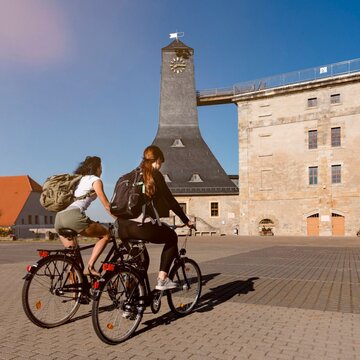 Mit dem Fahrrad auf dem Weg zum Borlachschacht mit Museum in Bad Dürrenberg