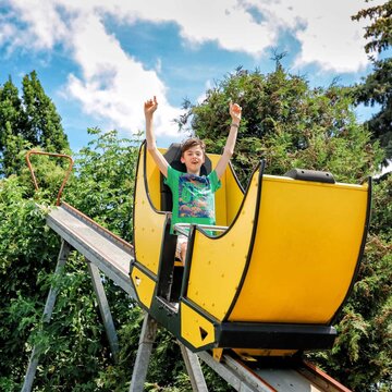 Achterbahnfahrt im Erlebnistierpark Memleben