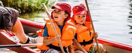 Kinder bei der Kanutour