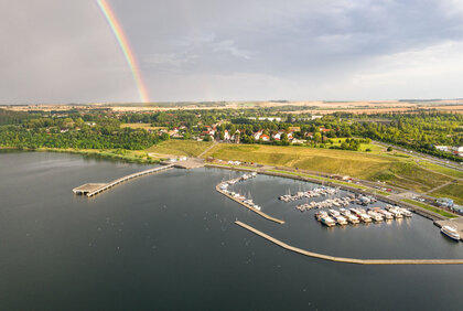 Marina Braunsbedra mit Regenbogen