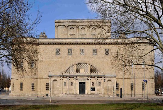 Eingang zum Landesmuseum für Vorgeschichte in Halle