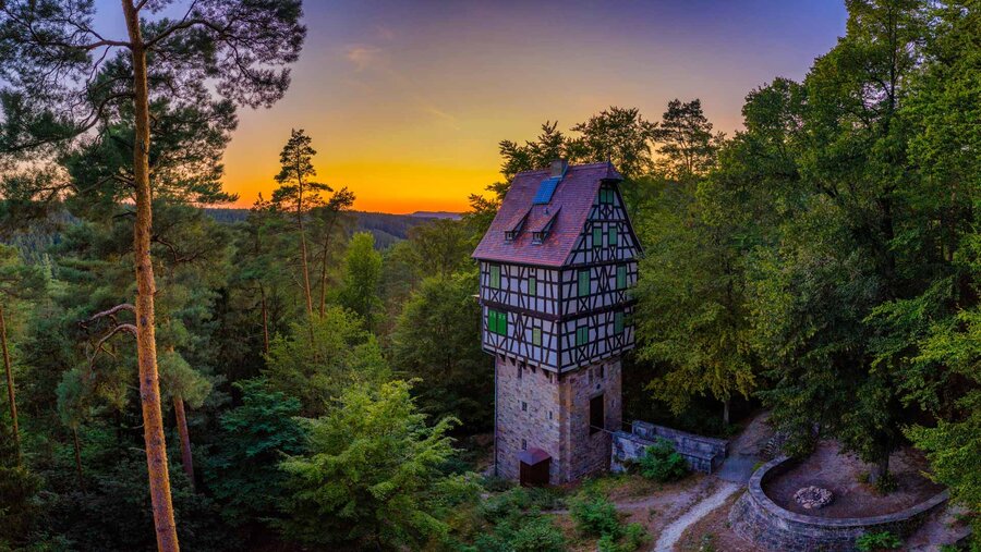 Herzogstuhl, Teil der Jagdanlage Rieseneck