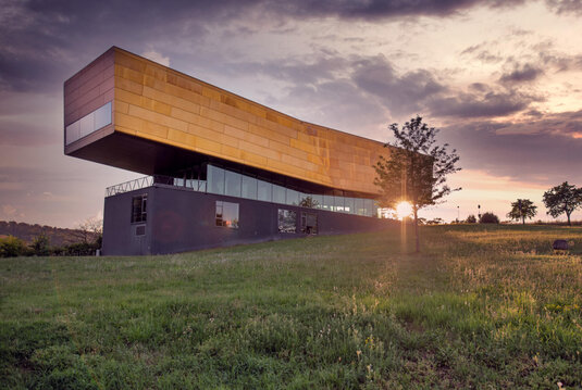 Besucherzentrum Arche Nebra im Abendlicht