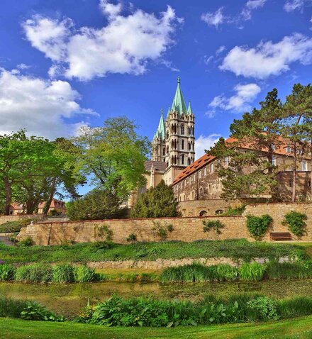 Domgarten Naumburg mit Blick auf die Westtürme des Naumburger Doms