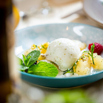 Schön angerichtetes Essen im Parkhotel Güldene Berge