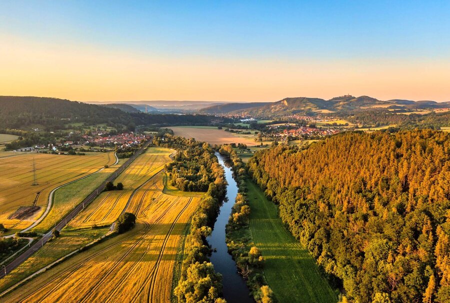 Saaletal bei Seitenroda mit der Leuchtenburg am Horizont