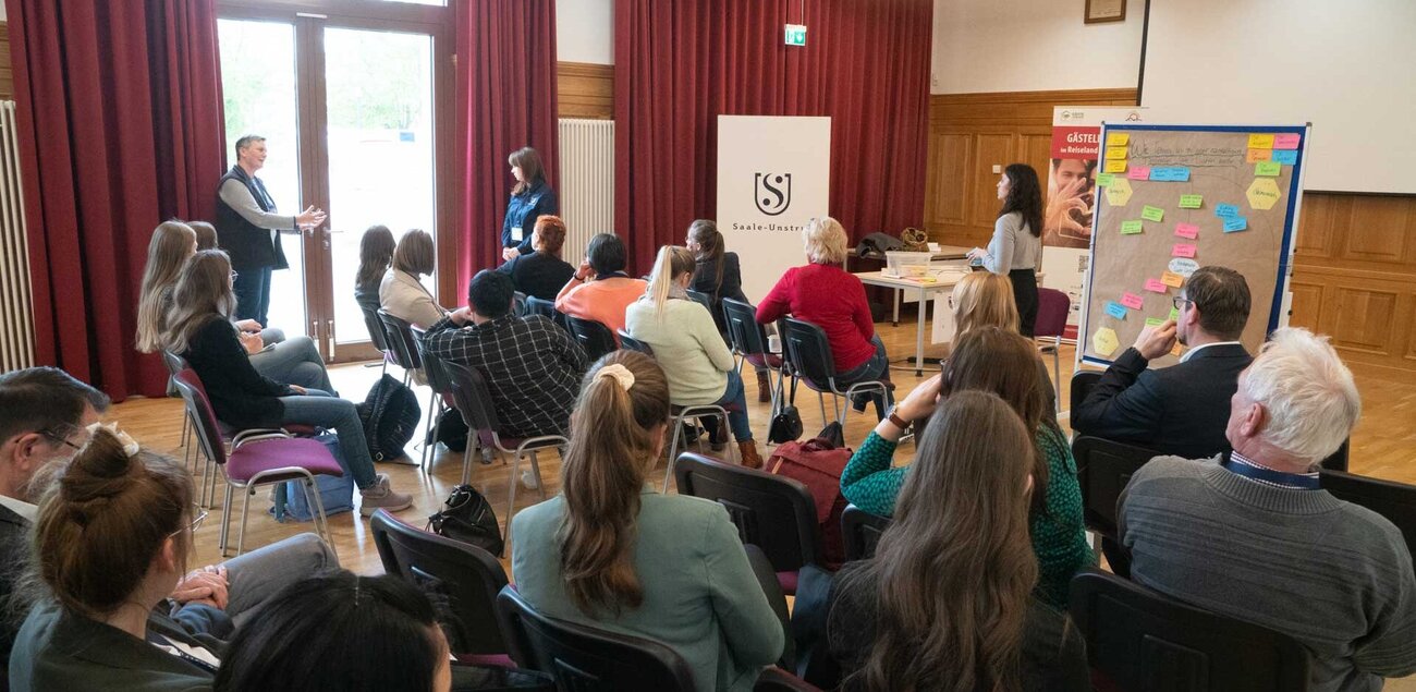 Diskussionsrunde auf dem 2. »Tourismustag Saale-Unstrut« im Ratssaal des Rathauses Bad Dürrenberg
