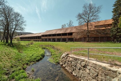 Außenansicht des Gradierwerks Louise in Bad Sulza
