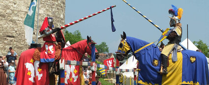 Ritterturnier auf dem Burggelände von Schloss Neuenburg