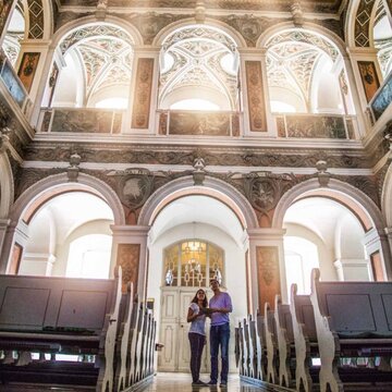 Schlosskirche Weißenfels mit Herzogsloge und Tonnengewölbe