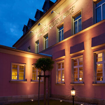 Aussenansicht Parkhotel Güldene Berge bei Nacht