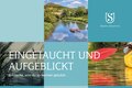 Symbolbild "eingetaucht und aufgeblickt" mit verschieden blauen kacheln. Dazu eine Fotocollage: Bild 1 zeigt einen  Fluss mit Kanufahrern, dahinter WEinberge und einen blauben Himmel mit Wolken, die sich im Wasser spiegel. Bild 2 zeigt eine Nahaufnahme eines gelben Kanus, dessen Paddel ins Wasser eintauchen. Bild 3 zeigt Schilf am Wasserufer.