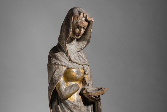 Holzskulptur der Heiligen Elisabeth auf Schloss Neuenburg