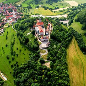 Luftaufnahme der Leuchtenburg bei Seitenroda