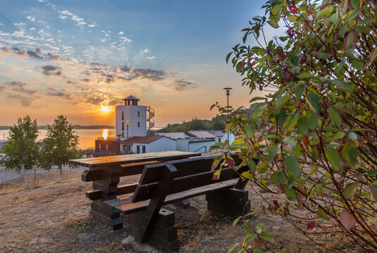 Marina Mücheln bei Sonnenaufgang