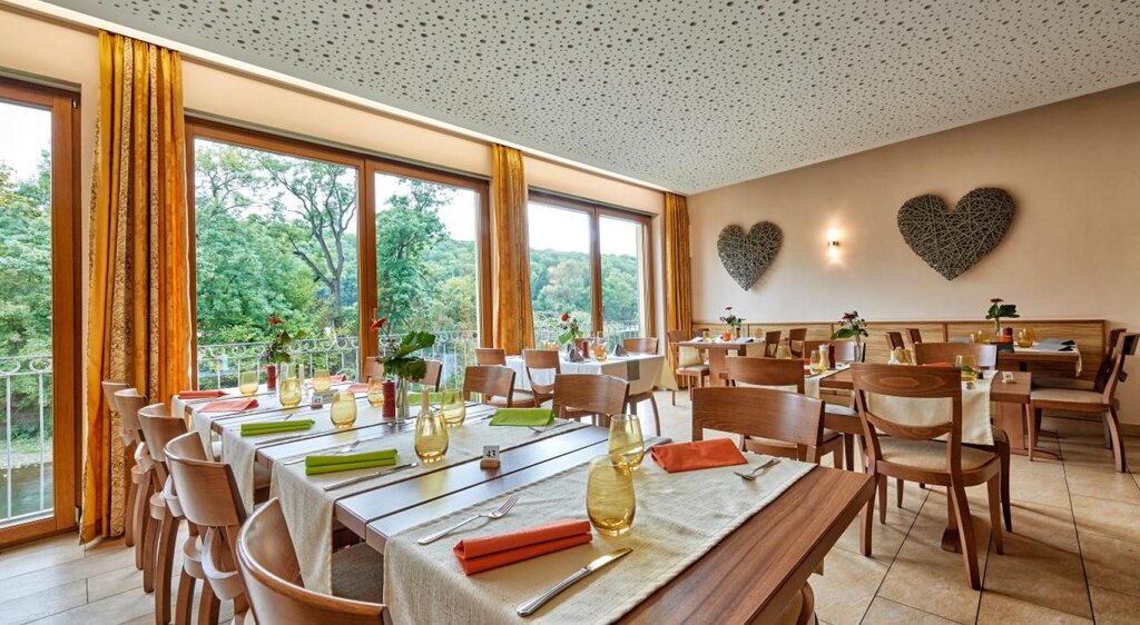 Thüringer Weingut Zahn in Großheringen OT Kaatschen, Restaurant "Thüringer Weinstube"