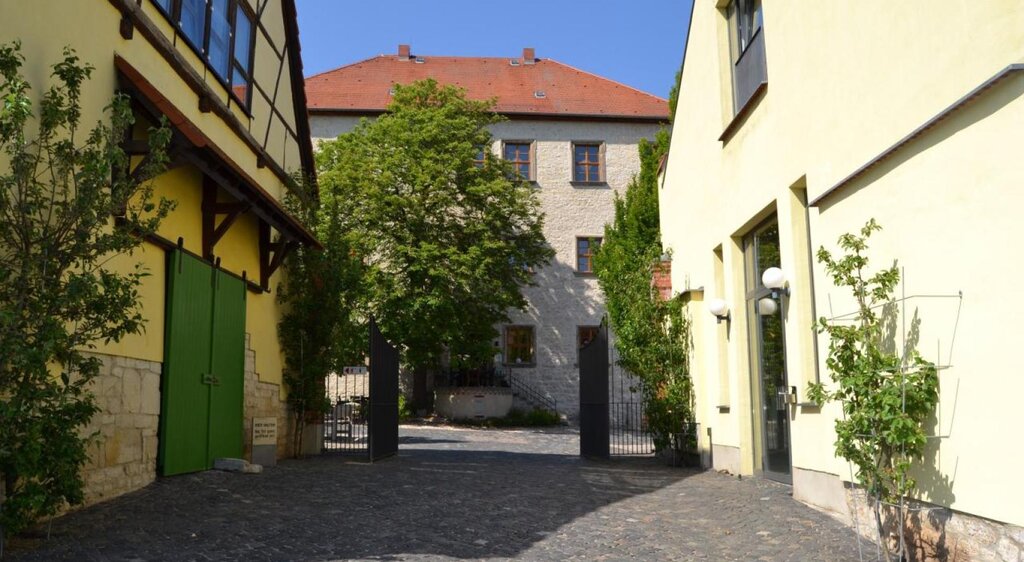 Übernachten in den historischen Mauern vom Hotel Resort Schloss Auerstedt
