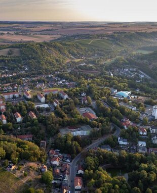 Die Stadt Bad Sulza, fotografiert aus einem Heißluftballon.
