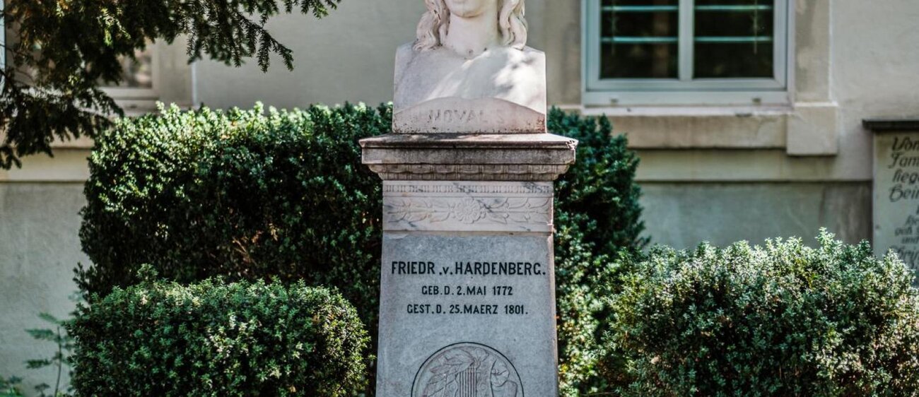 Novalisbüste im Garten der Novalis-Gedenkstätte Weißenfels