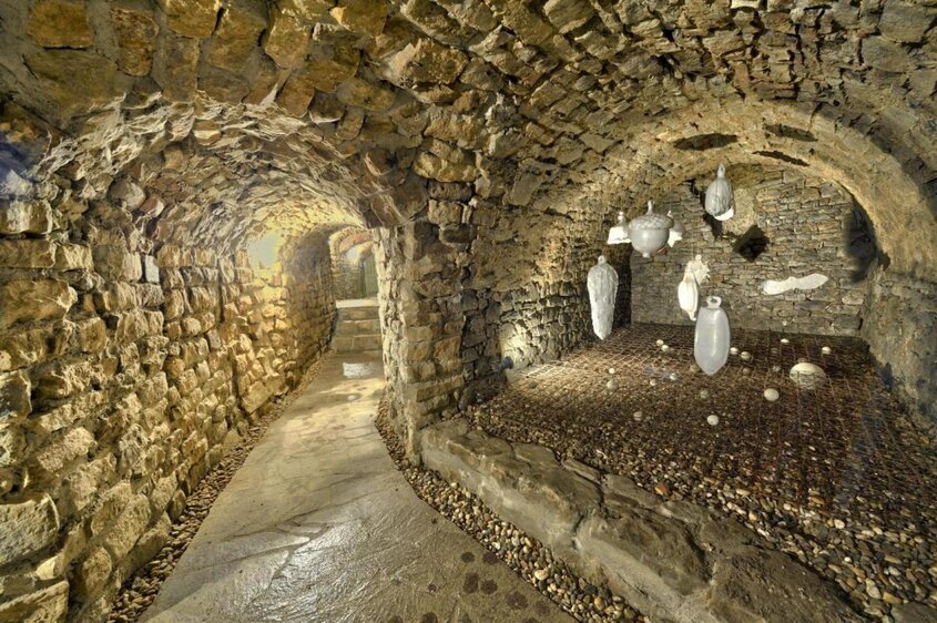 IHR BESUCH IM TIEFEN KELLER