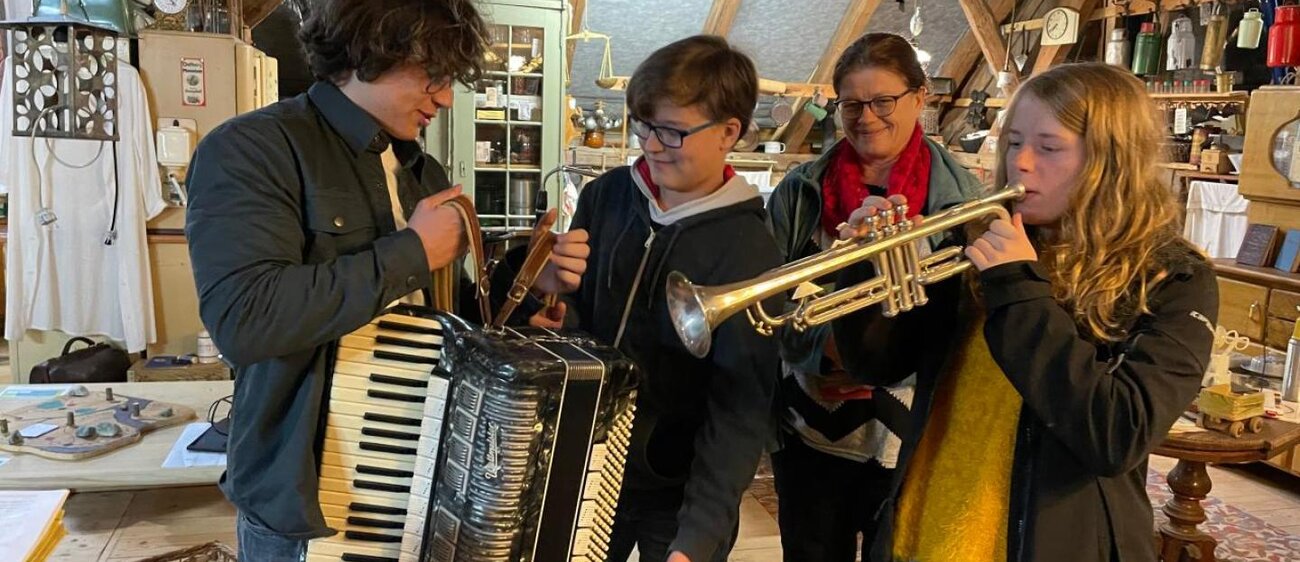 Musizieren im Tante Irma Museum Hummelshain