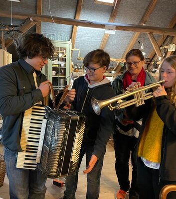 Musizieren im Tante Irma Museum Hummelshain