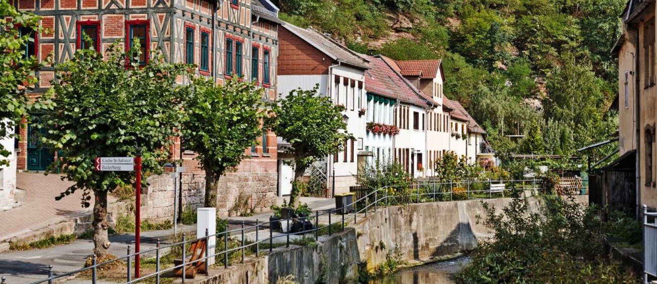 Häuser in Stadtroda entlang der Roda
