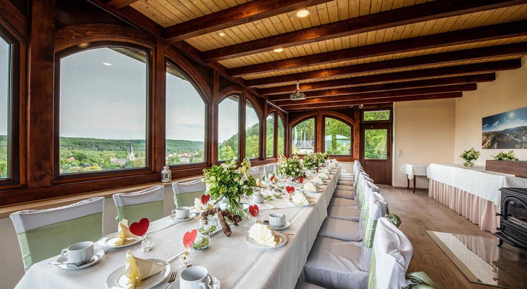 Festtafel im Weinbergshaus