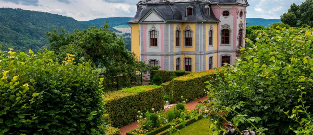Das Dornburger Rokokoschloss und Gärten am Saaleradweg und SaaleHorizontale, Jena (2022)
