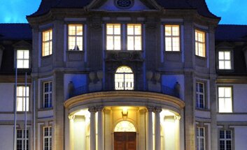 OLG Mittwochsgesprch, Wenzelsorganist stellt neue CD vor
Oberlandesgericht bei Nacht