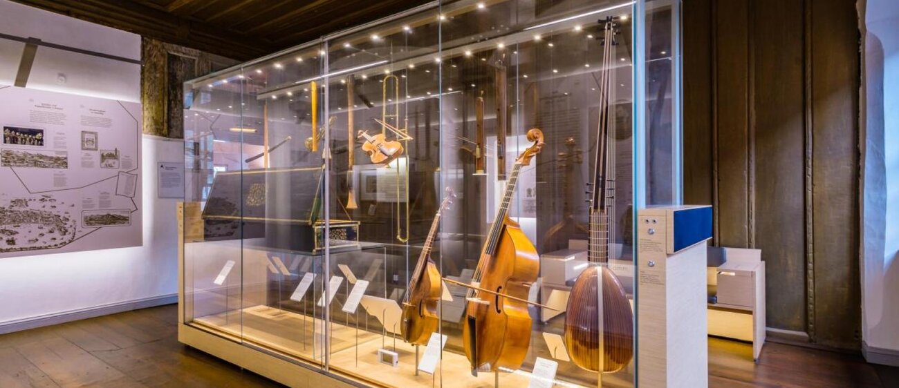 Instrumentenvitrine im Heinrich-Schütz-Haus Weißenfels