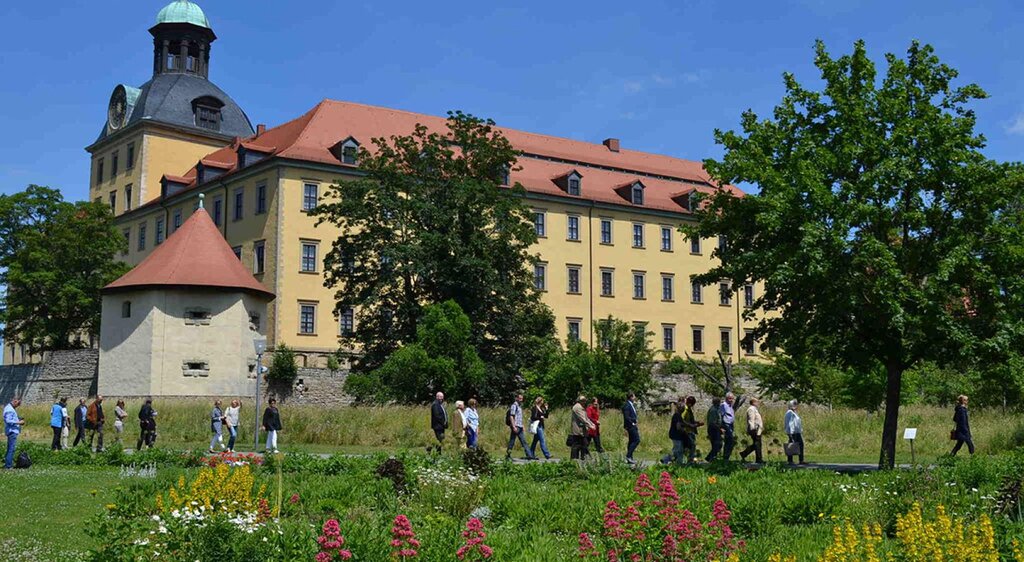 Schlosspark Moritzburg Zeitz - Führung im Gartentraum, Blick vom Park auf das Schloss Moritzburg Zeitz